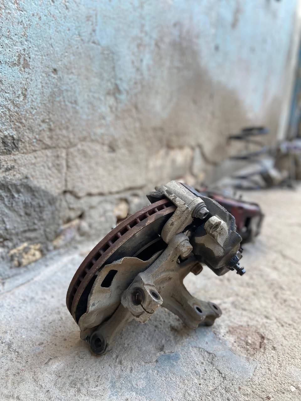 فلنجة تايرات امامي   سيارة ستاركس 2008
كاملة مع الفج وباب اكسن كامل  جدد مال بالة  للبيع 
القطعة الوحدة 110 الف 
الرقم: ***********
