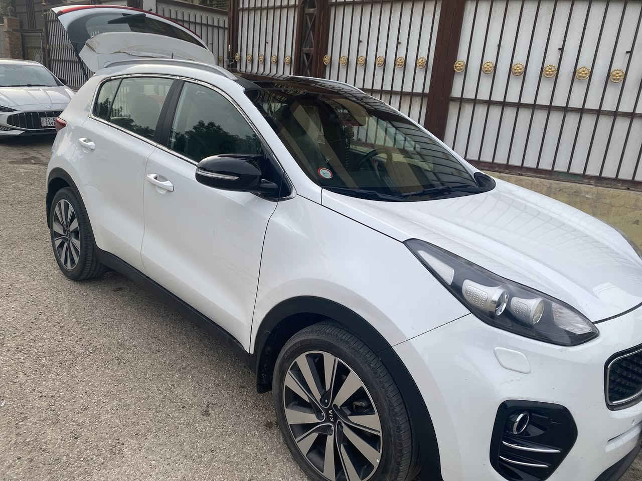 سبورتج موديل ٢٠١٩
كامل مواصفات ماعدا البصمه 
بانوراما رقم بغداد دولي  سوناره موجود 
لايوجد بيه تبديل بيه فقط  رشه صبغ 
السعر ١٩٥ بيه مجال حك الجيه 
مكانه بغداد
***********غير متواجد عل خاص
