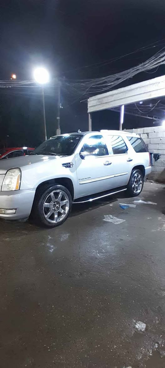 سلام عليكم
كديلاك سكاليد فول 
كشنات جلد تحكم ستيرن 
مري شفط فتحة 
محرك ٥٣٠٠
ويل كب 
تخم تاير 
كشر شوفت عينك نظيف جدا 
عدا شخط ممصلح صفحة اليمين 
رقم اربيل باسمي هزة وبراد جدد
منظومة غاز انسى الصرف
موديل ٢٠٠٨ 
عنوان بغداد 
السعر ١٩٥ وبي مجال لبو المصلحة
***********
وارد امريكي مابهة صبغ
فقط بارد بغداد, العراق
