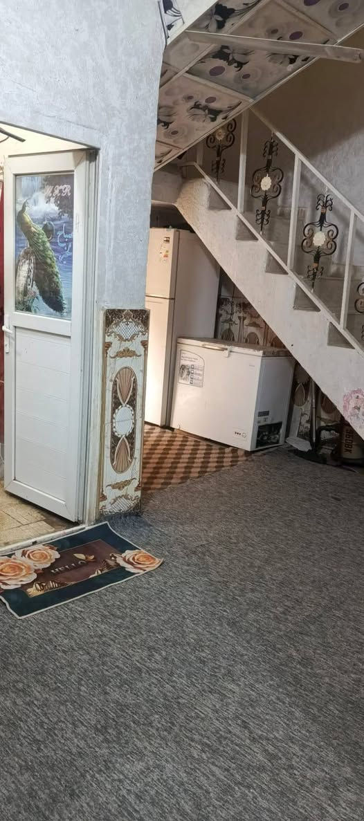 موقع حي الصدر 2 قرب جامع الامام الحسين
المساحه 200متر طابو صرف 
يتكون 
مدخل براني هول 
صاله مطبخ 
غرف عدد3 ثنين ارضيات وحده طابق ثاني 
للاستفسار ***********
السعر 125وبي مجال
