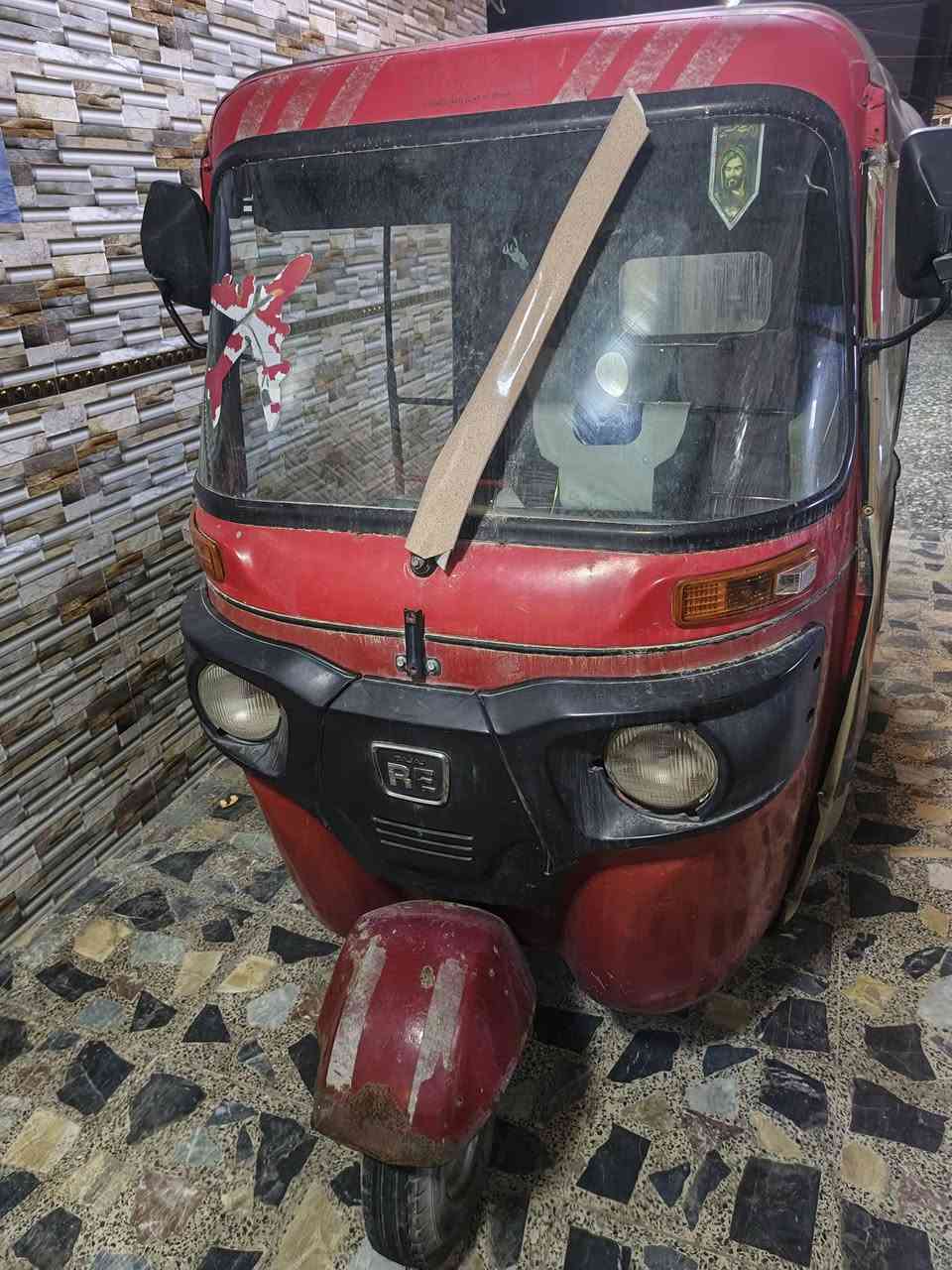 السلام عليكم تكتك موديل ٢٠١٨ جاهزة للعمل ما بية شي نضيفة سعرها ٣ونص وبيها مجال الرقم *********** أبو الأكبر
