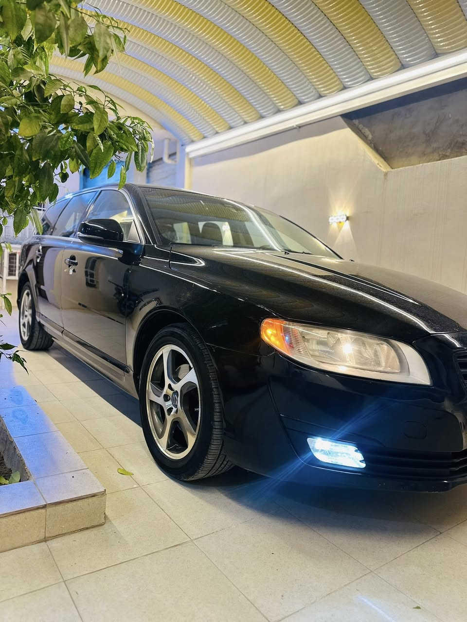 مكلف بلنشر 

السلام عليكم 
للبيع فقط فولفو V70  موديل 2015لون اسود محرك 4 سلندر توربو سيارة مكفولة من ضربة وصبغ  كشنات جلد لايت زنون  محرك وكير مكفولات صدر جديد شاشة وسطية تحكمات ستيرن كروز سرعة تشغيل بصمة حساسات خلفية لايت متحرك سايد بريك كهربائي ويل حجم 17 كروم وتخم تاير جديد سيارة رقم دهوك جديد سنوية جديدة تحويل مباشر 
مكان السيارة واسط/العزيزية 
السعر 90$ ورقة وبيه مجال بسيط 
لتواصل ***********
