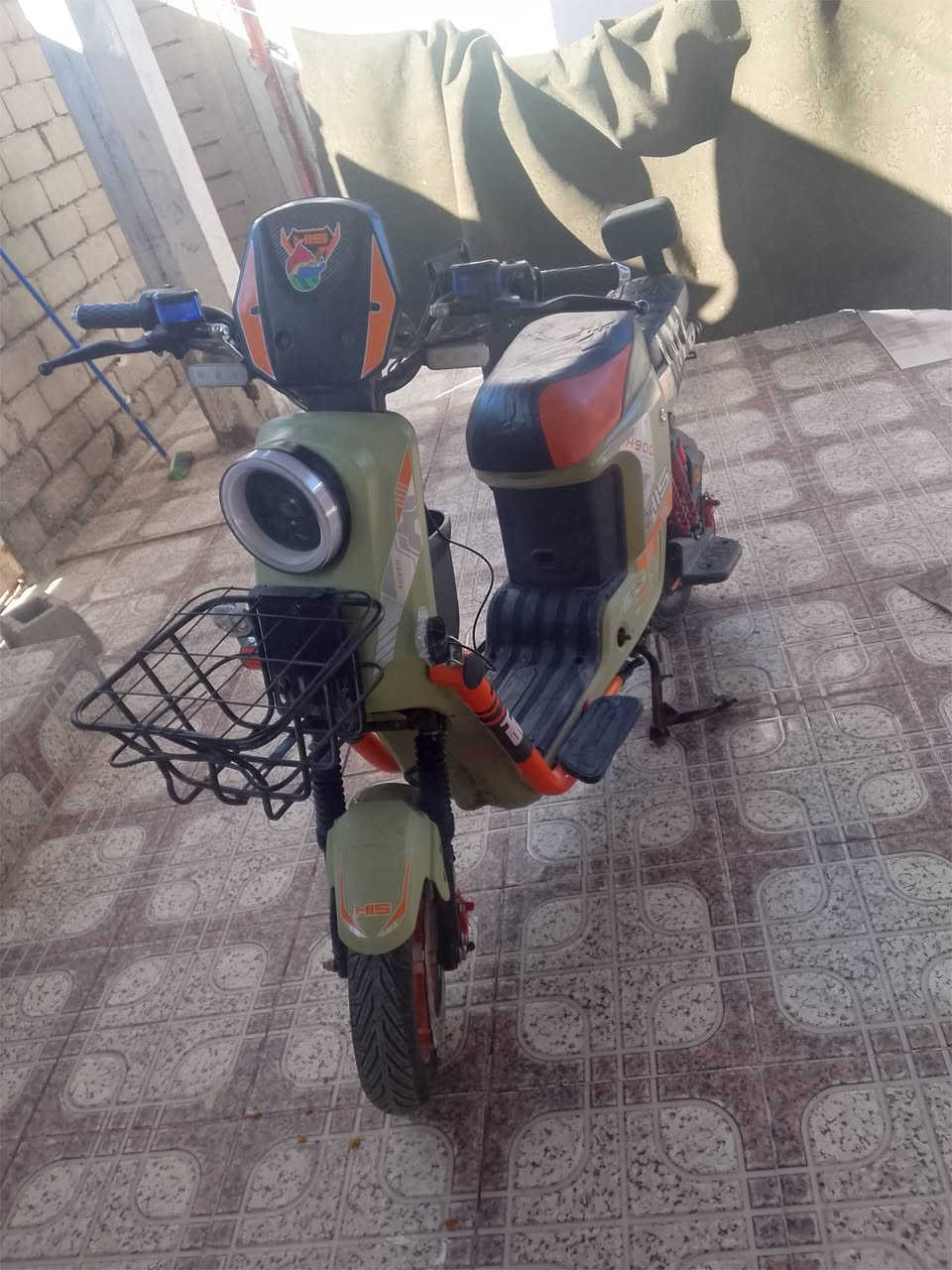 السلام عليكم شباب درجة شحن للبيع شغال كلش مابيه شغل وطلع درجة حلو ونضيهف السرعه مالته 100مكان قضاء الكرنه بني منصور درجة مامستخدمه هواي اقل الشهر السعره 550وبيه مجال لى شراي رقم الهاتف واتساب ***********
