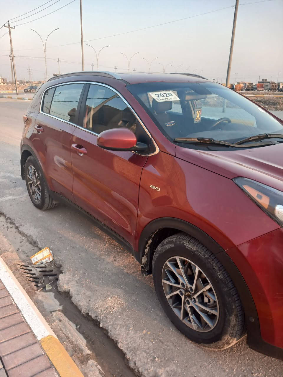 #للبيع ومراوس كيا سبورتج سياره جاهزه رقم مثنى انكليزي باسمي وارد امريكي ضرر خفيف مكينه 2400 السعر 143 وبيه مجال عنوان سماوه حي الحكم ..اتصل ودلل ***********
