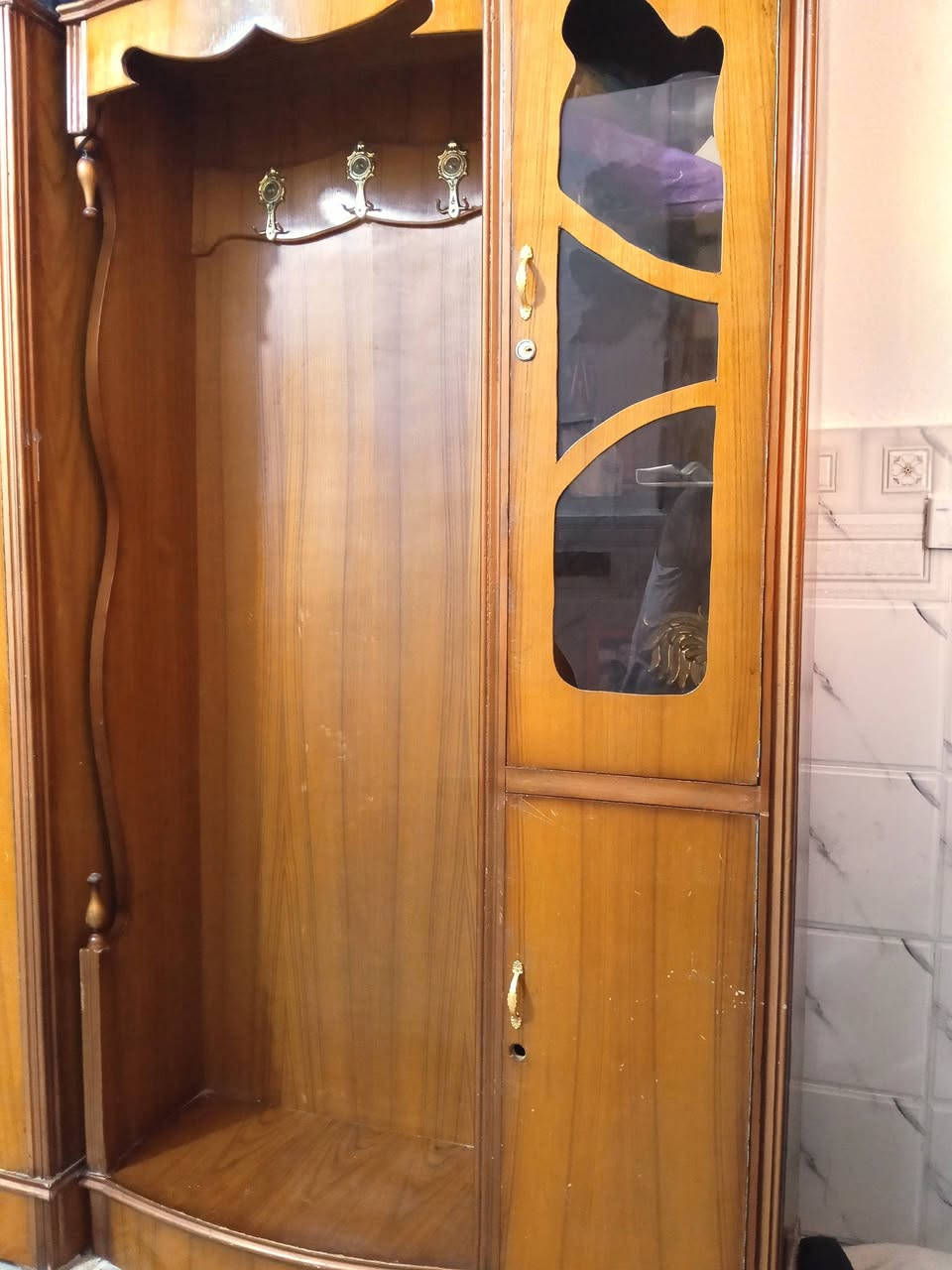 غرفه صاج درجه اولى 6بيبان شغل عراقي الله شاهد صارت عليه ب 3ملاين ونص ومستعجل على بيعهه عندي معامله السعر 500 العنوان: كربلاء الحر 
الرقم: ***********
