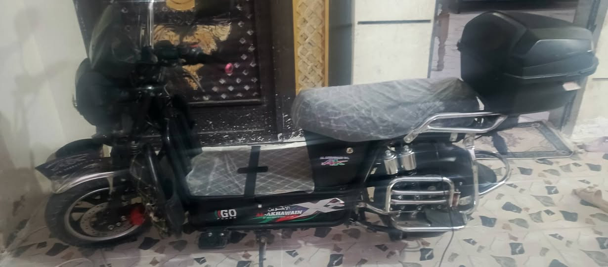 ماطور 24للبيع السعر 500بي مجال بسيط البطاريات اصليه صار اسبوع من شديتهن ولكشر جدااا نضيف الاستفسار ع رقم ***********
