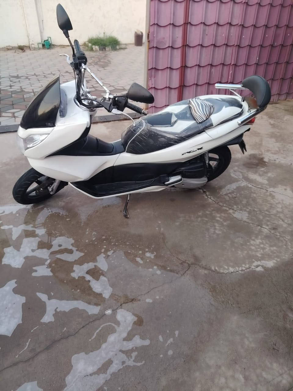 سلام عليكم شباب عندك اهنا PCX دراجه كهربائيات خير من الله لا تبخير ولا نضوح مديل 2016جيل الاول دراجه نضيفه ومكفوله كفاله عامه سعر واحد 600 مكاني البياع للاستفسار ***********.

