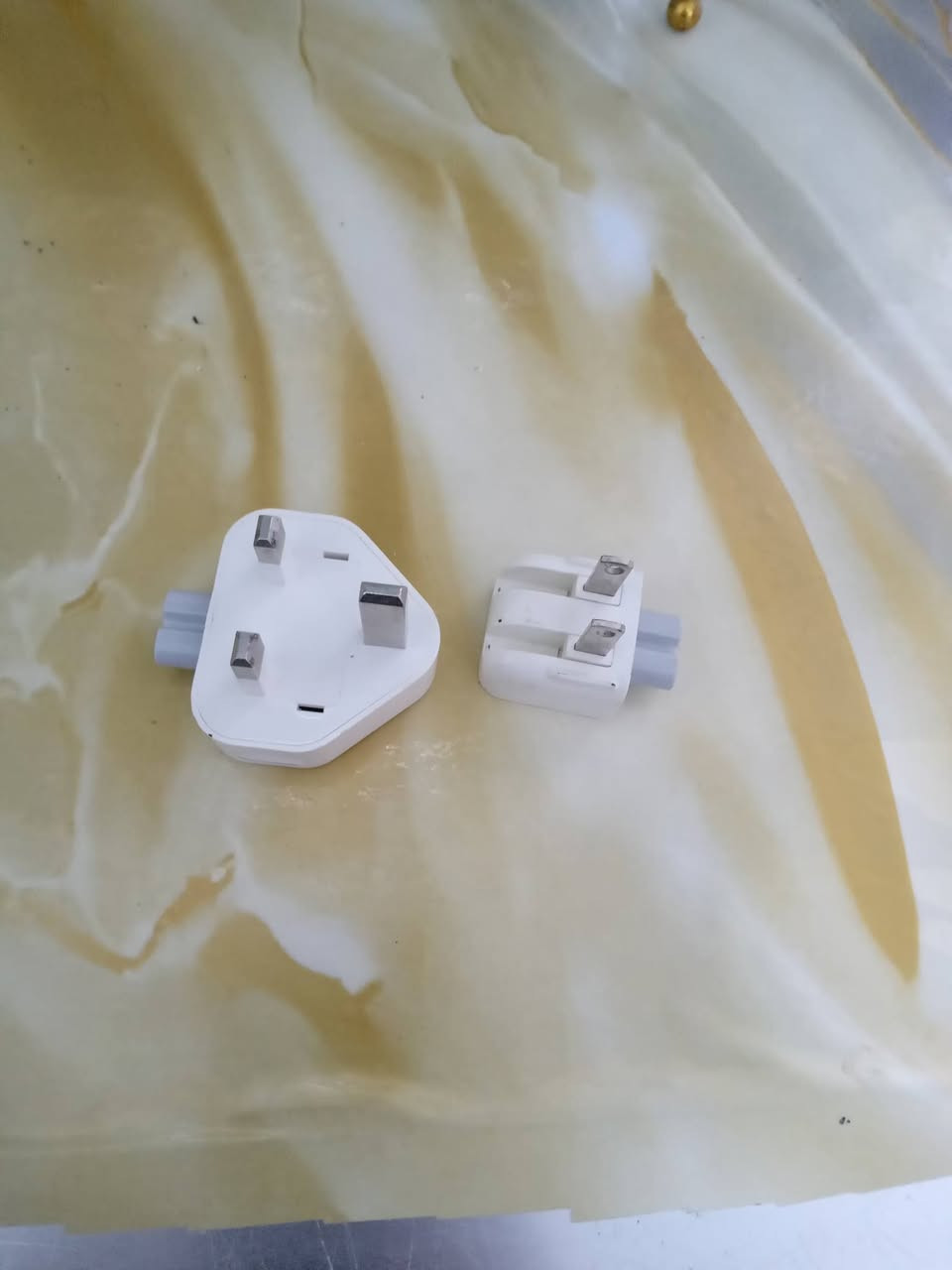 كيبلات ماك بوك اصليه عدد ٢   سعرهم 10 الف عنواني بغداد حي التراث


**إذا كنت صاحب هذا الإعلان وتريد حذفه لأي سبب، رجاءا أرسل رسالة إلى الدعم الفني**