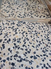 للبيع كاشي نضيف جدا بسعر مناسب للاستفسار 07707406927