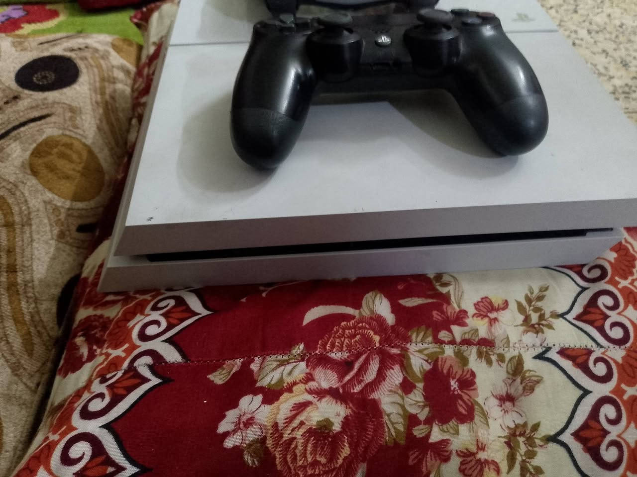 السلام عليكم
ps4 معدل نضام 9.00 

الجهاز  نضيف و كامل الملحقات بسعر ٣٥٠ و قابل للتفاوض 

بهارد 850 GB

ثلاث جوستكات ثنان اصليات و واحده تجاريه مكاني بغداد رحمانيت الشعله شارع الشيش قرب اسواق مسلم 

و باقي التفاصيل بلخاص
 
و اكو توصيل

رقمي لتواصل واتساب : ***********
