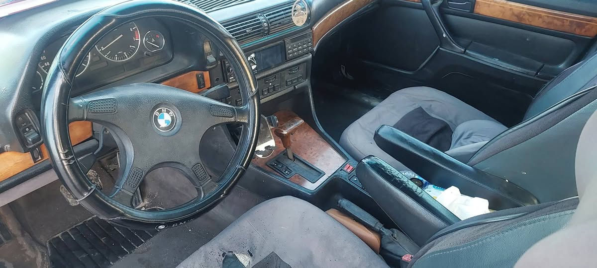 السلام عليكم
بي ام 735 موديل 1991 لون سلفر
السعر 30 وبيها مجال للشراي
بيها المكينة ساطرة
رقم بغداد مشروع وطني سنوية ساقطة وصاحبه موجود
رقمي *********** بغداد, العراق
