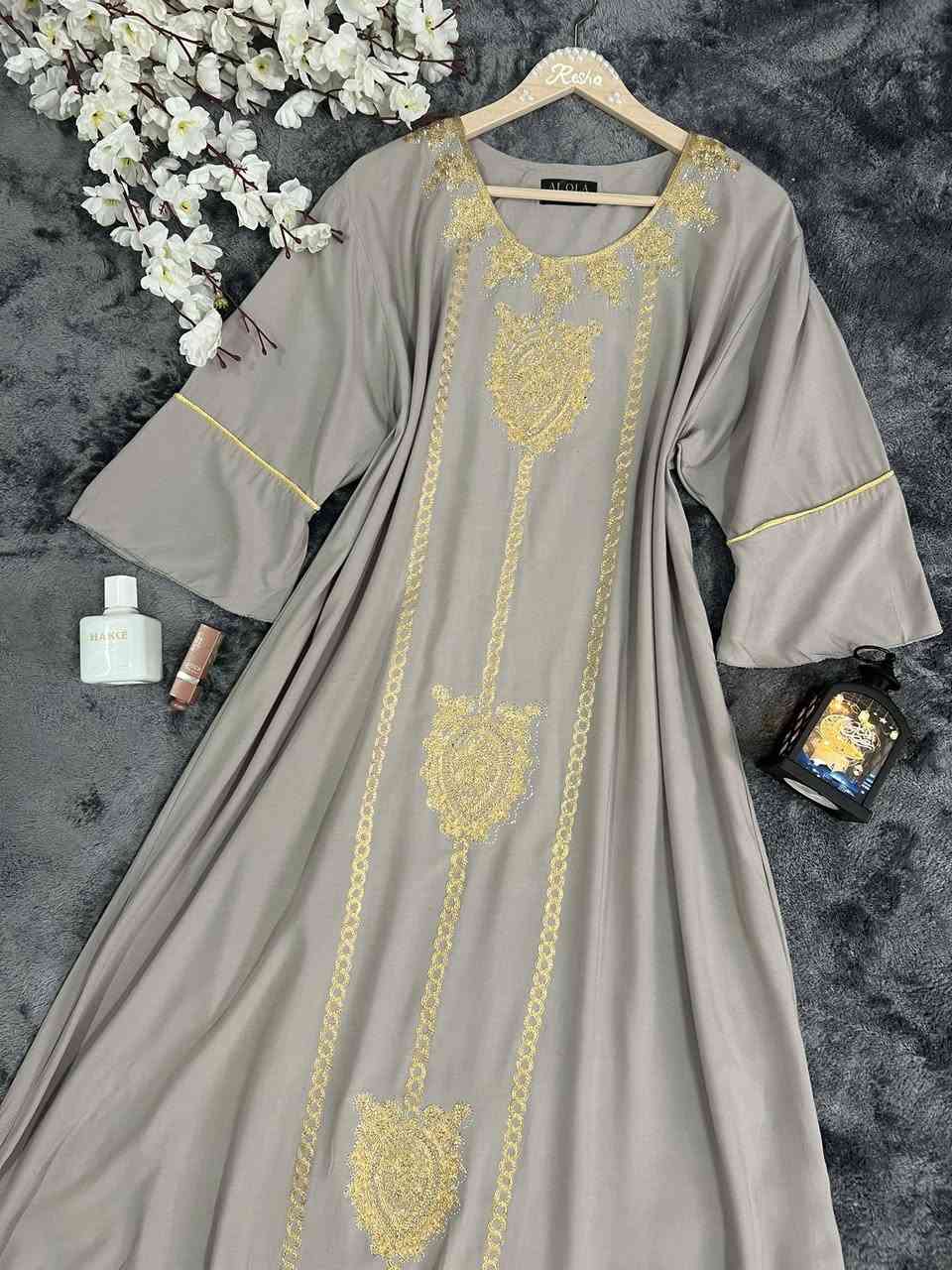 ⁨ ⁨ رمضان جاي… ولازم إطلالتج تكون غير 🌙✨
جلابية مرصعة ستراس تبرك برك وتخليج فخامة بكل جمعة ولمّة 🤍
سعر ١٢،٧٥٠
✔️ قماش كشمير أصلي درجة أولى
✔️ طويلة طول كامل (ستايل ملكي)
✔️ متوفرة بـ 6 ألوان
✔️ كل القياسات من وزن 50 لـ 105


**إذا كنت صاحب هذا الإعلان وتريد حذفه لأي سبب، رجاءا أرسل رسالة إلى الدعم الفني**