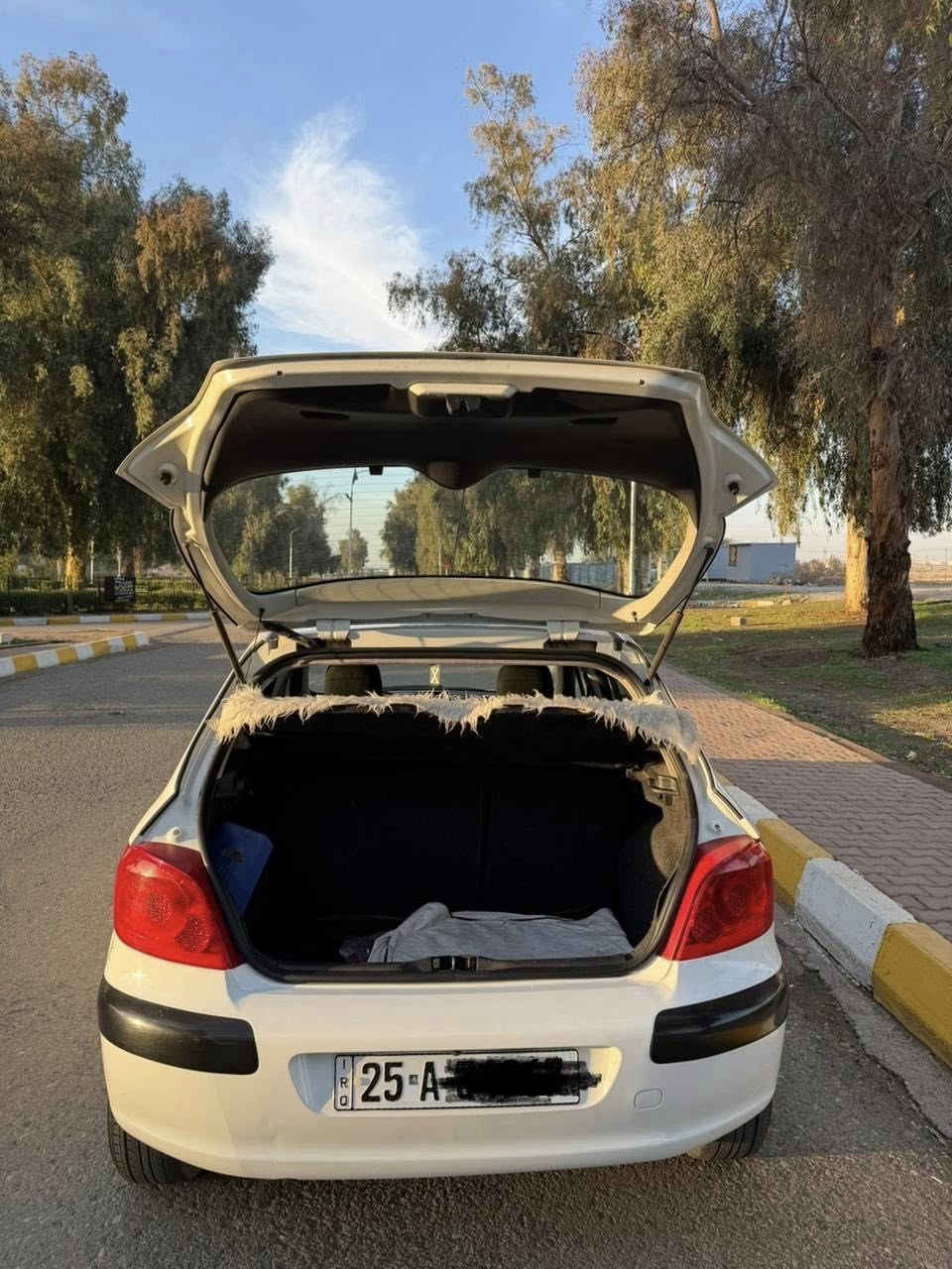 سلام عليكم
بيجو ٣٠٧ موديل 2007,فول مواصفات 
مثبت سرعة،تحكم صوت في الاستيرن،
، تحكم وضعية القيادة 
كاميرة خلفية ،شاشة
بلوتوث
رقم كركوك جديد  ،سنوية جديدة
بي بطاقة بانزين 
كير اوتوماتيك و محرك شرط 
تبريد❄️ تدفئة 🔥
صبغ شبر في بابي السكن مع دوسات اثر شخط 
تخم تاير جديد باتري جديد دسك فلنجات صدر امامي خلفي كل جديد مابيها دينار مصرف 
سعر ٧٢و بي مجال 
رقم :***********
مكان: كركوك
