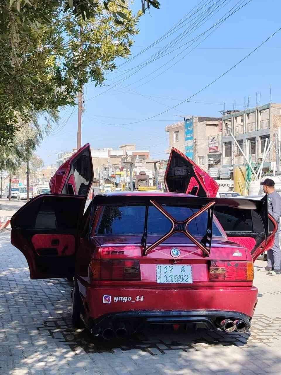 السلام وعليكم بي إم زعره موديل 1990 السياره مصبوغة عام كير مكينة خير من الله تخم تاير مكينة مسكر السياره مزود عليهه هواي شغلات كزوزات صوت كلش حلو دمامات صوت هواي بيهه شغلات السعر 48 مكاني بغداد البياع الرقم ***********
