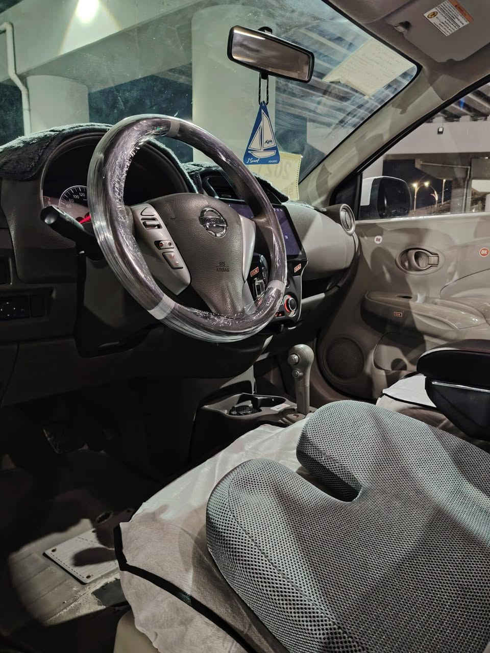 سني مكفولة كفالة عامه عدطخه بالصندوق وبارد بالباب سياره جديده ماشيه 50 سعر 105مكاني بغداد *********** رقم اربيل بسم شركه مكاني بغداد
