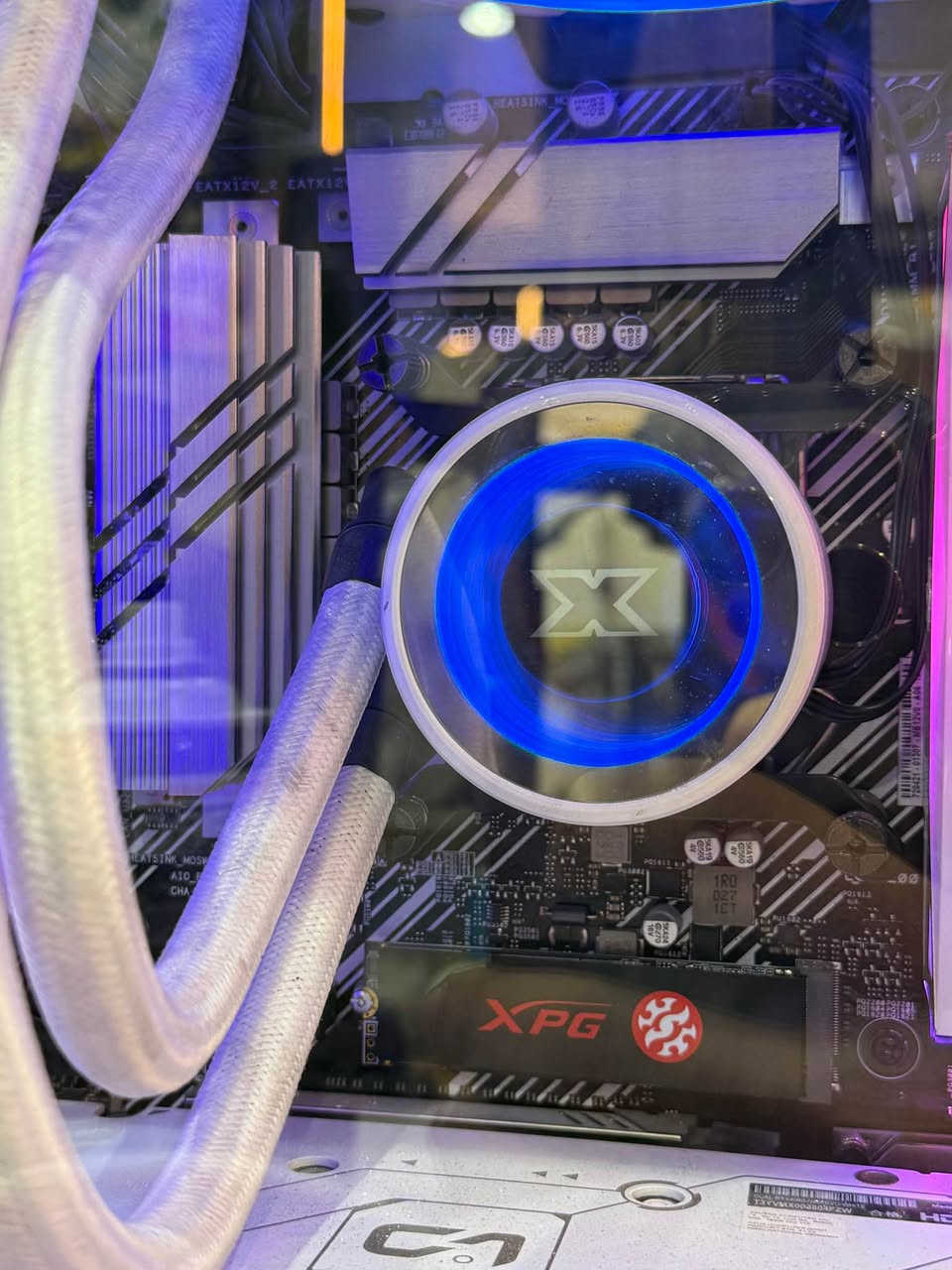 Pc للبيع مواصفاتها 
4060 Rtx 
Ram 32 8*4 
Hard 1t 
Intel core i7 10700

وياها ملحقات شاشتين 
Lg ultra gear 2k 180hz 27ing
Hp 60hz 24 ing
Sound bar reddragon 
Mouse & keyborad red dragon 
 رقمي *********** راسلني واتساب اتواجد اكثر بغداد, العراق
