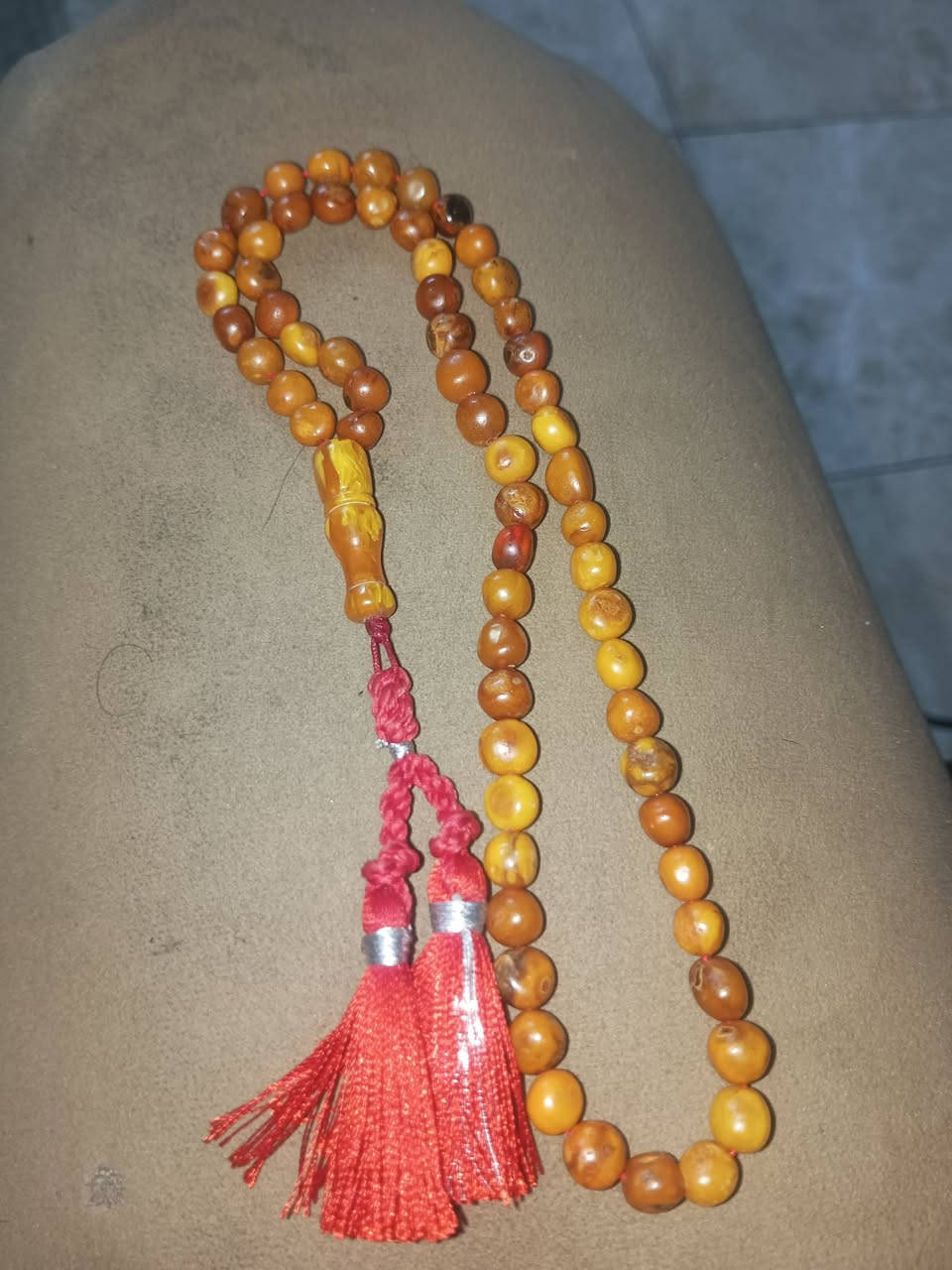 سبح عدد ثنين كهرب بولوني حر طبيعي خالص قديم الاولى وزنها 11 غرام والثانية وزنها 14 غرام قديمات مال بيت ومتغيرات لون أكثر قدمهن للاستفسار ***********
