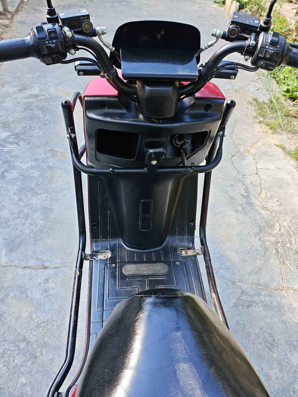 دراجه الشحن.       مدرعه بالكامل
دراجه كفاله من العطل والسرقه
شاشه ديجيتال لتحديد اي عطل
بصمه وسويج
نضام p للأمان  
نضام R الرجوع للخلف
نضام 3 سرع 
السرعه الحقيقيه والفعلية مع الوزن 50
مكان واسع ومريح وناعمه بالطسه 
اشاره يمنئ -يسرئ
 6 أشاير لدبل اشاره
لايتات 4 لدات عالي ناصي سكن + لايتات خلفيه
بريكات دسكات إمامي خلفي  مانع انزلاق 
دبلات إمامي خلفي هايدروليك دهن
تايرات جوبلس نضاف 
6بطاريات دبل جدد
تمشيك بالشحنه الوحده من  40. الئ.   50 كيلو متر
السعر مناسب وبي مجال تعال للبيت وبيك خير وتدلل
باقي التفاصيل متواجد خاص ماسنجر واتساب
مكاني ديالئ الخالص
للاستفسار 
***********
