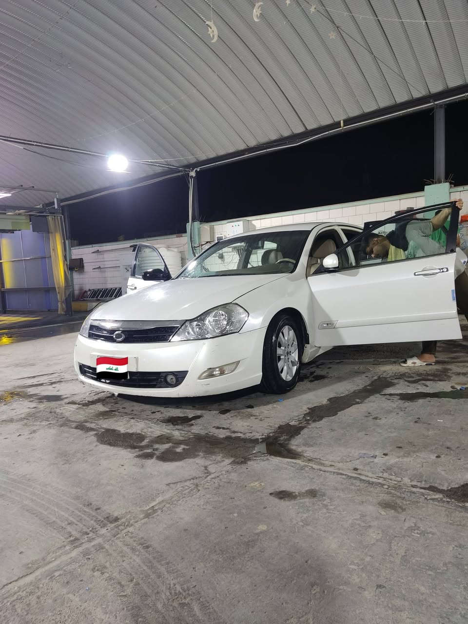 السلام عليكم عيني سيارة سافران 2009
محرك 6سلندر حجم المحرك 2300 

محرك غير مكفول فيه خيط تبخير صار له فترة تقريبا 4 سنوات لكن ما مأثر ع المحرك بصورة قوية يعني السيارة تعمل وتسير 

السيارة ماشية 220الف قابل للزياة
گير السيارة مستبدل حاوية بسبب عطل كهربائي تم اصلاحه 

السيارة بأسمنا تريد تحويل او وكالة اصولياتها بشرط
السيارة تعرضت لضربة في مقدمة السيارة وتم اصلاحها (رجعت بارد)  
بدي نضيف نوعا ما قطرة صبغ ما بي ما عدا تكحيل ببعض الاماكن 

السيارة حلوة وعملية وقوية لكن تحتاج كم شغلة تترتب بالحدادية مثل قواعد دبل وهاي الامور اما باقي الحدادة نضيفة 
السيارة حلوة واسعار الادوات الاحتياطية  مناسبة واللي يريد سيارة يجنيها ويخليها عمر ما تقصر وياك

ملاحضة:  قبل فترة السيارة نضربت جهة الباب الخلفي جهة الراكب الداير الخلفي وشوية من الباب السبب السائق غير منتبه ورجع علية 

السعر 70 وبيها مجال وتكلفة الضربة تنزل من السعر

العنوان: البصرة القبلة 

للتواصل او الاستفسار//  ***********
