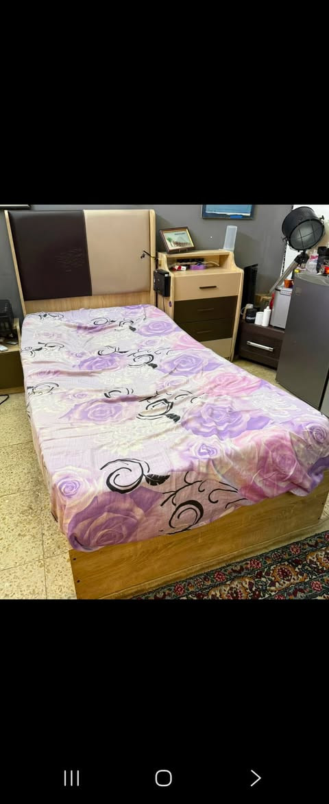 غرفة نوم شبابية متكونة من ٥ قطع لون بيجي ومطعمة باللون الجوزي بسعر ٣٠٠ الف وبيها مجال
العنوان الكريعات 
*********** غرفة نوم شبابية متكونة من ٥ قطع لون بيجي ومطعمة باللون الجوزي بسعر ٣٠٠ الف وبيها مجال
