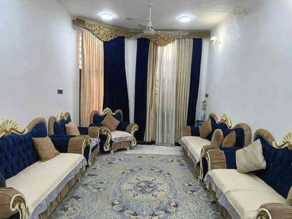 للبيع مساحه ١٢٠ متر طابو زراعي سند 25 طابقين ثلاث غرف نوم مطبخ واستقبال اوهول مجمع صحيات  عدد 2 شارع 80 خلف محطه اضواء بابل ***********
