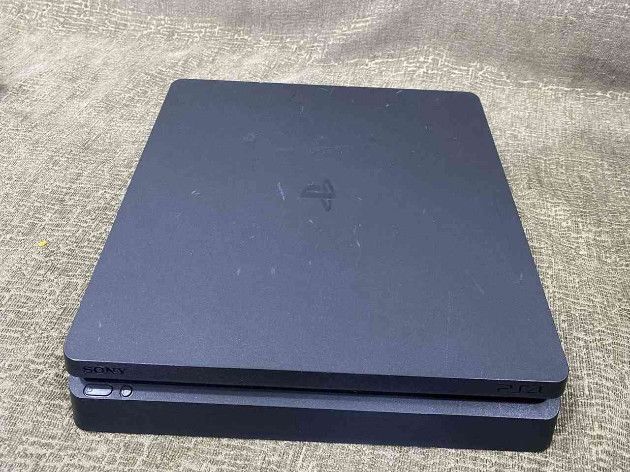 بلي فور سلم اونلاين {اونلاين}
نضام 12
ذاكرة 500
ما مفتوح لوك ستيكر
كامل ملحقات
مع يده و3 أقراص قرص جي تي اي 5 
وقرص ردد ردبشن وقرص حرب
ايضاً يحق للزبون الفحص قبل الاستلام
(تفحص يلة تنطي فلوسك) 
سعر الجهاز240الف وبي مجال بسيط يعني اليرضيك ❤️‍🔥

الخاص مفتوح 24ساعه


**إذا كنت صاحب هذا الإعلان وتريد حذفه لأي سبب، رجاءا أرسل رسالة إلى الدعم الفني**