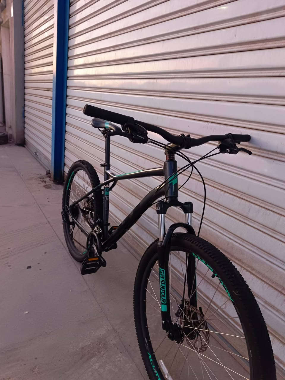 السلام عليكم اخوتي دراجه ماركه GT
الحج 27ونص 

الفريم m 

نضافه 100/100

سستم شيمانو تورني 7/3 

تايرات كتان العنوان موصل كوكجلي 

للاستفسار ***********.***********

يتوفر توصيل السعر 380
