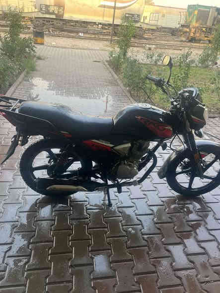 السلام عليكم دراجة آر كي واي دراجة قوية بمعنى الكلمة موديل 2023 نازلة بل 2024 دراجة سلف هندر كهربايات كلها شغالة مكفولة دراجة خير محرك خير من الله برغي مامفتوح شلعة معدل وين ميعجبك اخذهة افحصهة بيهة نقوصات كلش بسيطة فلتر صالنصة فالت بالصالنصة خرخشة بسيطة كلش وبس يطلع الفلتر يروح والبقية كلهة مكفولة الدراجة ما مشتغلة دليفري يعني ما متعوبة  ((أوراق كاملة أصولي كمرك مدفوع كاملة)) - السعر مليون 100ويبيها مجال بسيط كلش للطيبين للاستفسار ***********المكان بغداد الزعفرانية للاستفسار
