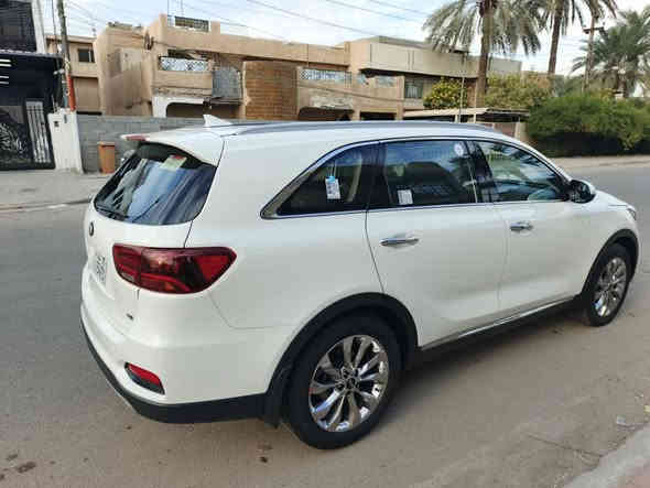 كيا سورنتو موديل  2020
 ( خـليـجـي )  شركه دوليه 
مكفوله من الضربه والصبغ  والبارد كفاله عامه
رقم بغداد بسمي ارقام جديده وهزه جديده وسنويه
مواصفات
بصمه 
باب خلفي كهرباء  
نضام بريك ابي اس 
لدات اماميه خلفيه
لايت زنون
كامره اصليه دواره 
حساس امامي خلفي اصلي
كشنات كهربائي  2
شاحن وايرليس
3قطع تبريد
لد امامي بكلايت لد
شاشه كار بلي اصلي 
كروس سرعه
تحكمات ستيرن
اريل انفكيشن
سبعه راكب
ويل كب نيكل
بصمه تشغيل وابواب 
6 سلندر  م3500  مامفتوح بلادي
8كير مامفتوح بلادي   
ترحيب  
كامره دوارة      
مري شفط    اشاره بالمري 
برادات بلاديه 
شاشه كبيرة 
فول تحكم استرن 
اربع انظمه قياده  Sport  eco cimfort   smart 
كشافات ضباب رباعي
علامة بالدواسه 
اريل انفكيشن جيبي اس
السياره جديده جدا جدا مكفوله من الضربه والصبغ والبارد  السياره جديده ماشيه 62 الف 
السعر 275$
***********
*********** بغداد
