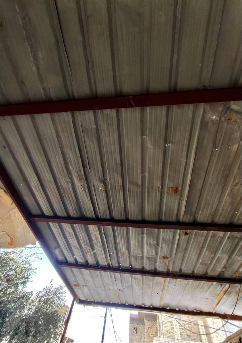 سلام عليكم سقيفه للبيع الطول 5 والعرض 5 والشخاط من الوزن الثقيل السعر 150 وبيه مجال 
***********
