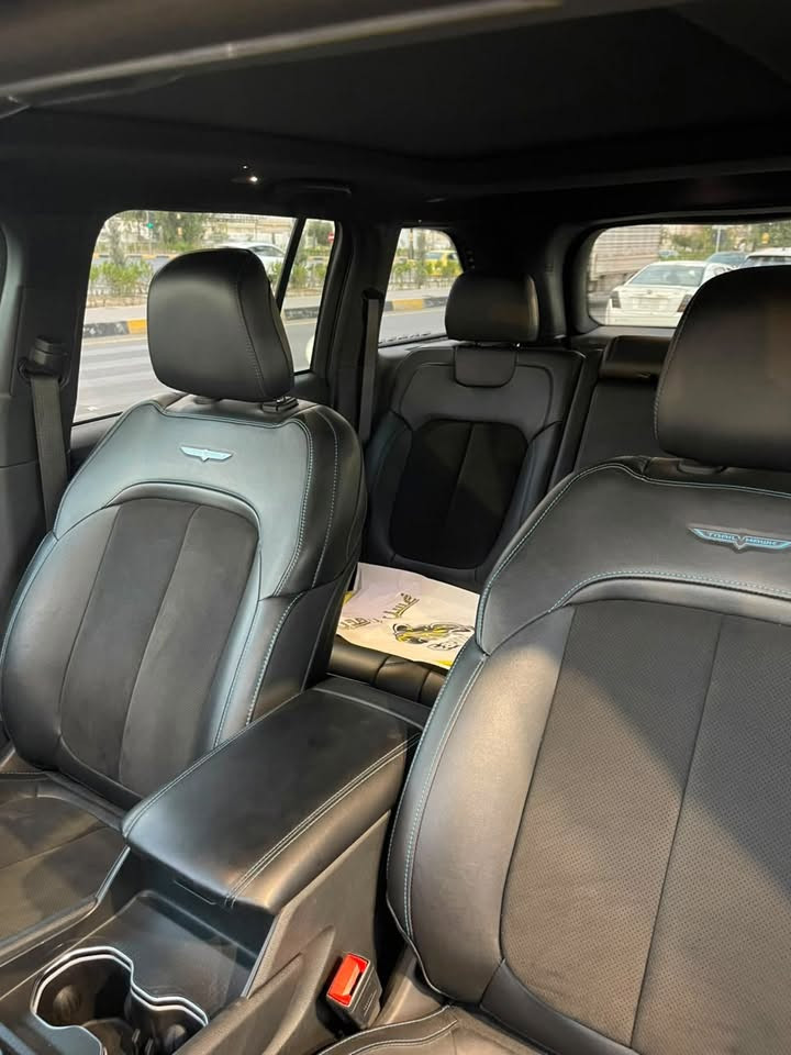 Jeep Grand Cherokee 

Trailhawk 4xe Plug-in Hybrid 2024

جيب كراند شيروكي ترايل هوك بلك ان هايبرد  

5 راكب ، هايبرد بانزين وشحن 

ماشية 4 الف ميل. بحالة الزيرو

بدون رقم كاتي تترقم شمالي فقط

المواصفات :- 

تو كلر قماره اسود 

3شاشات 

جكات 

5انضمة قياده 

تدفئة تبريد كشتات 

نضام سماعات هواي موصفات بيها  

فور ويل 4-4

٥ كامرا وحساسات خلفيه بريك).

كشنات جلد امامية تدفئة وتبريد وميموري.

تدفئة بالستيرن.

تبريد وتدفئة ٣ مناطق التحكم بيها منفصل ( السايق والراكب والخلف كل واحد وحد).

بردات خلفية.

تشغيل عن بعد .

شاحن واير ليس.

تحكم ستيرن كهرباء.

شاشة كبيرة.

5 مودات للقيادة مع off-road mode.

حساسات امامية وحساسات خلفية .

رادار امامي وخلفي وجانبي مع تنبيه نقاط عمية وبريك تلقائي امامي وخلفي.

 
الضرر موجود رقم الشاصي 

السعر 220$ وبيها مجال

 مكان اربيل موصل  

***********
