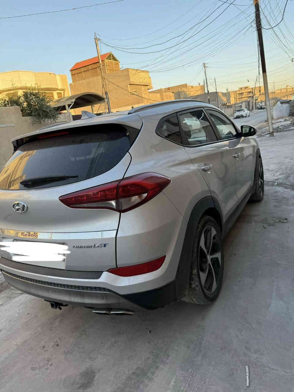 توسان 2016
وارد امريكي 
فوول لمتد عدا الفتحه
رقم بغداد
محرك ١٦٠٠ توربو مفتوح مبدل كازكيت
السونار مرفق بالصور 
السعر ١٣٧ بيع فقط 
***********
