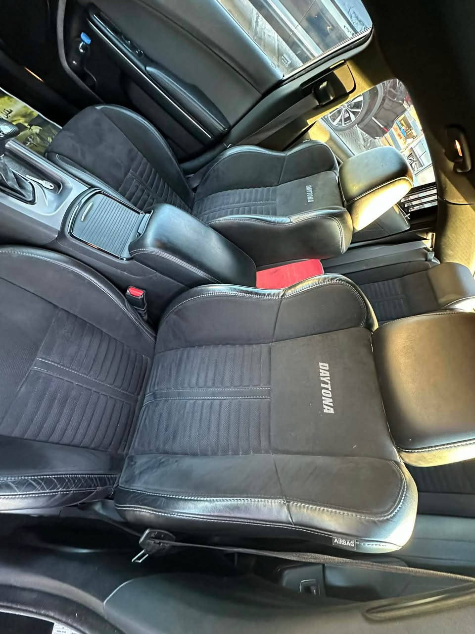 سلام وعليكوم 
دوج جارجر Rtبلاك 
سيارا بي قطتين صبغ جامرلغ باب سايق
بجم كبس بدون دواخل بدون ارباك شرط
محرك كير شرط برغي مامفتوح 
ماشي 42ميل 
دعامي لدعامي شرط بدون مصرف 
سيارا جاهزه كامل كماليات بدون نقص 
سنويه هزه رقم كله جديد باسمي شرط تحويل 
بي بطاقه بنزين 
مكان كركوك 
سعر 225
***********
فقط بيع كركوك, العراق
