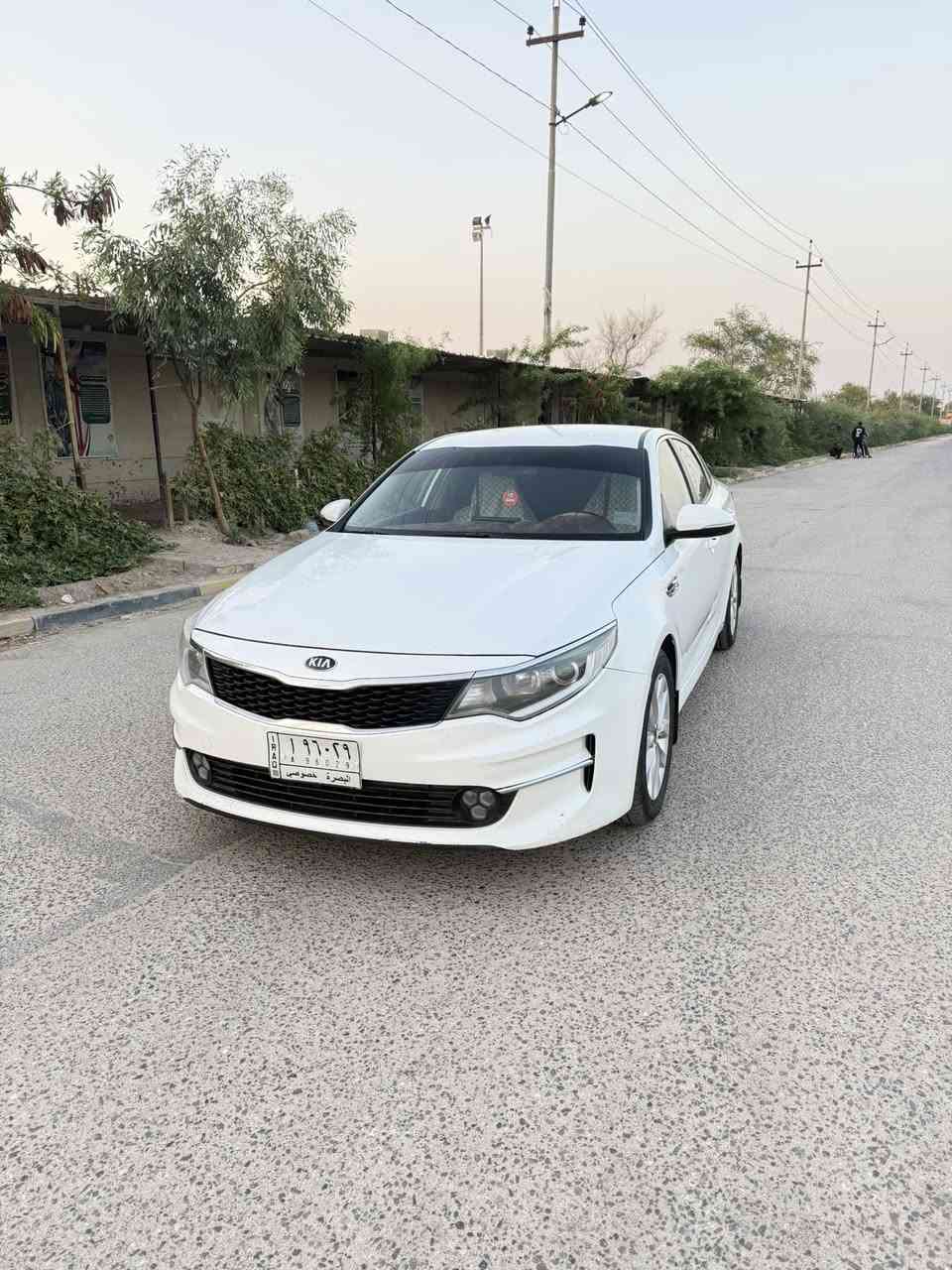 السلام عليكم 

كيا اوبتما مديل 17  خليجي مكينة 2000 دوش بأسمي سنوية لل 28  سياره كامله من كلشي تبريد وحداده وتخم تاير جديد كاملة سياره كفالة ماعده بارد على كد شبر وصار عندي شخط خفيف بالجاملغ الخلفي وصبغتها ماناقص سياره اي شي تجي وشوف بعينك مكاني القبلة 
سعر سياره 165 وبيها مجال للشراي فقط .
رقم:***********
