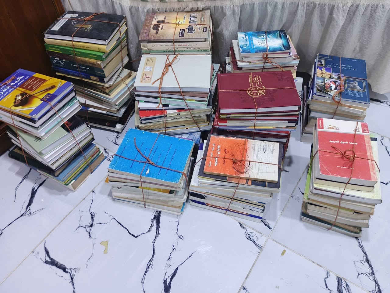 متوفر 576 كتاب للبيع
كتب جديدة تتضمن مواضيع عامة وقانونية ودينيه اذا تاخذهن كلهن الكتاب ينحسب على الفين واذا تاخذ مجموعة معينة ينحسب الكتاب اقل من السعر الاصلي 

للطلب والأسعار تكدر تراسلتي خاص او تتصل على هذا الرقم 
***********
