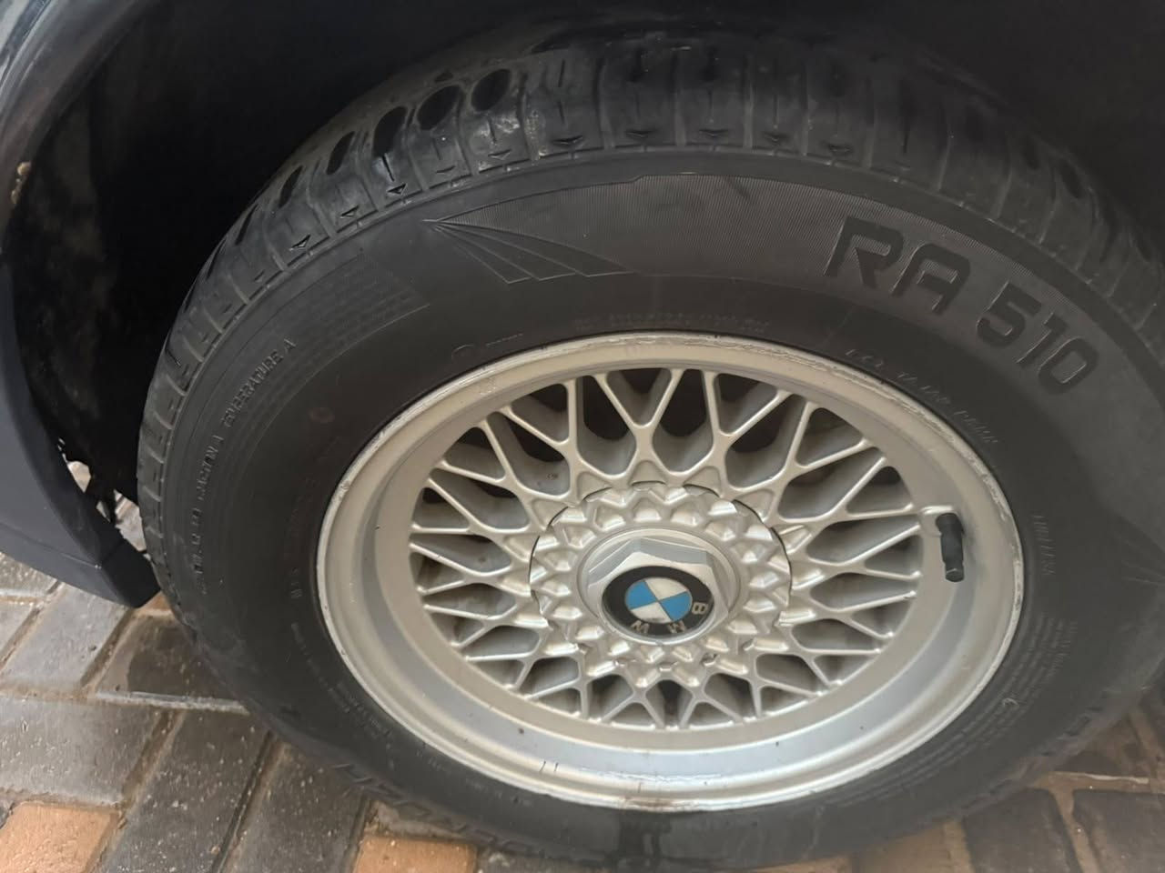 سلام عليكم
سيارة للبيع 
BMW 1992
مكينة مسكر وارد ياباني  كير اوتو 
كير ومحرك جدد 
تبريد تدفئة 
حدادية 80%
بجم عريض دعاميات M زوج 
بجم دخاني جديد 
منظومة زنون تخبل 
سيارة خير من الله بيهة شوية نقوصات بسيطة
***********
***********
