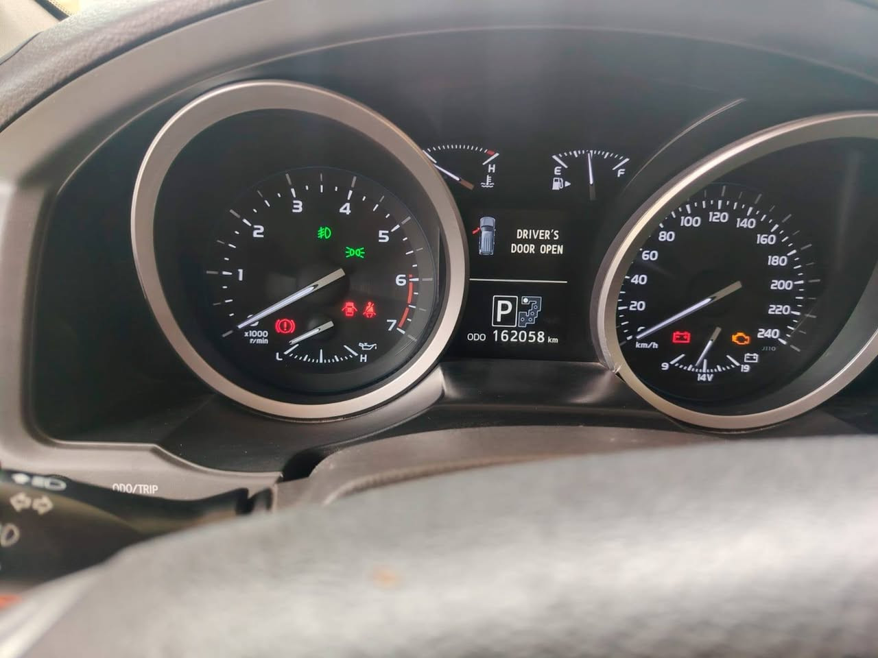 السلام عليكم ورحمه الله وبركاته 
لاندكروز للبيع 
رقم بغداد 
فول مواصفات 
8اسلندر فقط للجناية 
للاستفسار الاتصال على الرقم 
***********
