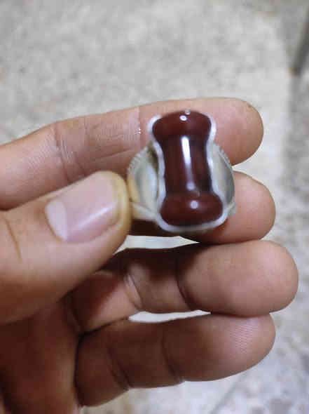 شكله قديم جدا كرزيه مثقوبه شكل مختلف يماني صباغه عراقيه سعرها ٧٥ الف نهائي بصره *********** قياس الخاتم ١٩ خنصر
