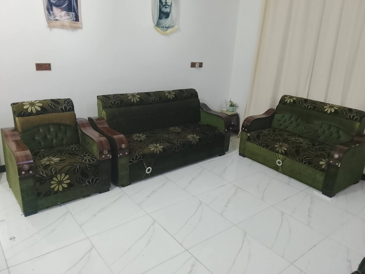 تخم 10مقاعد نضيف كلش مابي كل ضرر سعر 225
***********
***********
