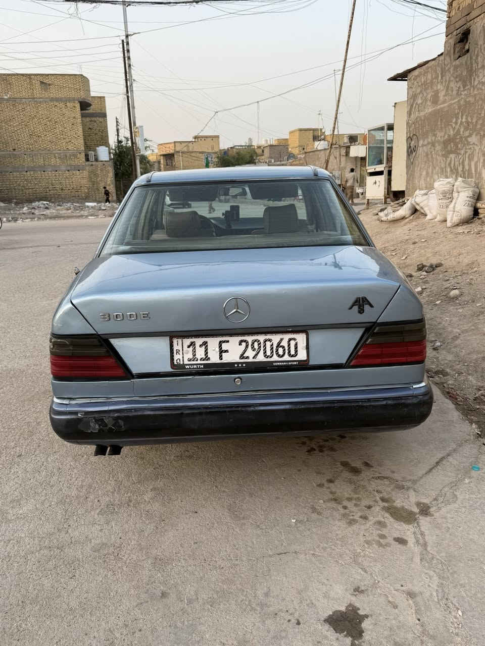 السلام عليكم 
مارسيدس دب موديل 87 
قواعد بلاد 
محور في في تي 
رقم بغداد إنكليزي باسمي 
التبريد نقص غاز فقط 
مكان ناصرية مركز 
الشري يتصل ويدلل 
***********
