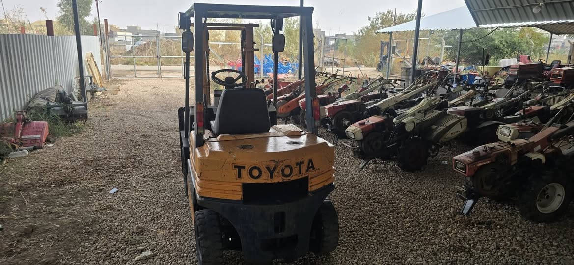 رافعات شوكيه ٢طن داخله حاويه ياباني الكل محرك بنزين حركتين موجوده في بابل الهاشميه ٢هاتف***********
