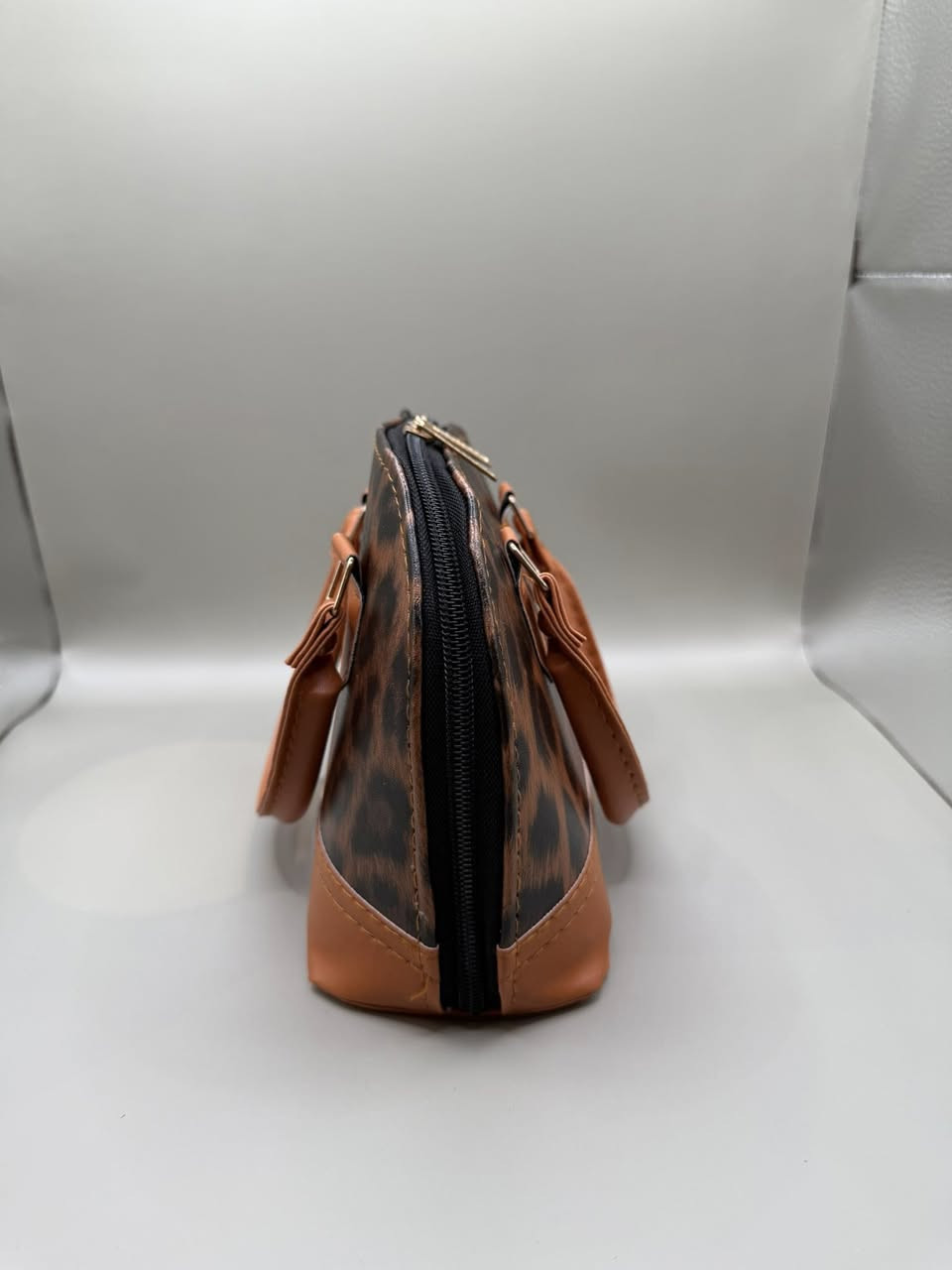 شلعه ١٥ قطعه سعرها ٥٠ الف توصيل 5 جميع المحافضات والي يريدها يدز رقم وعنوان وقرب نقطه داله


**إذا كنت صاحب هذا الإعلان وتريد حذفه لأي سبب، رجاءا أرسل رسالة إلى الدعم الفني**