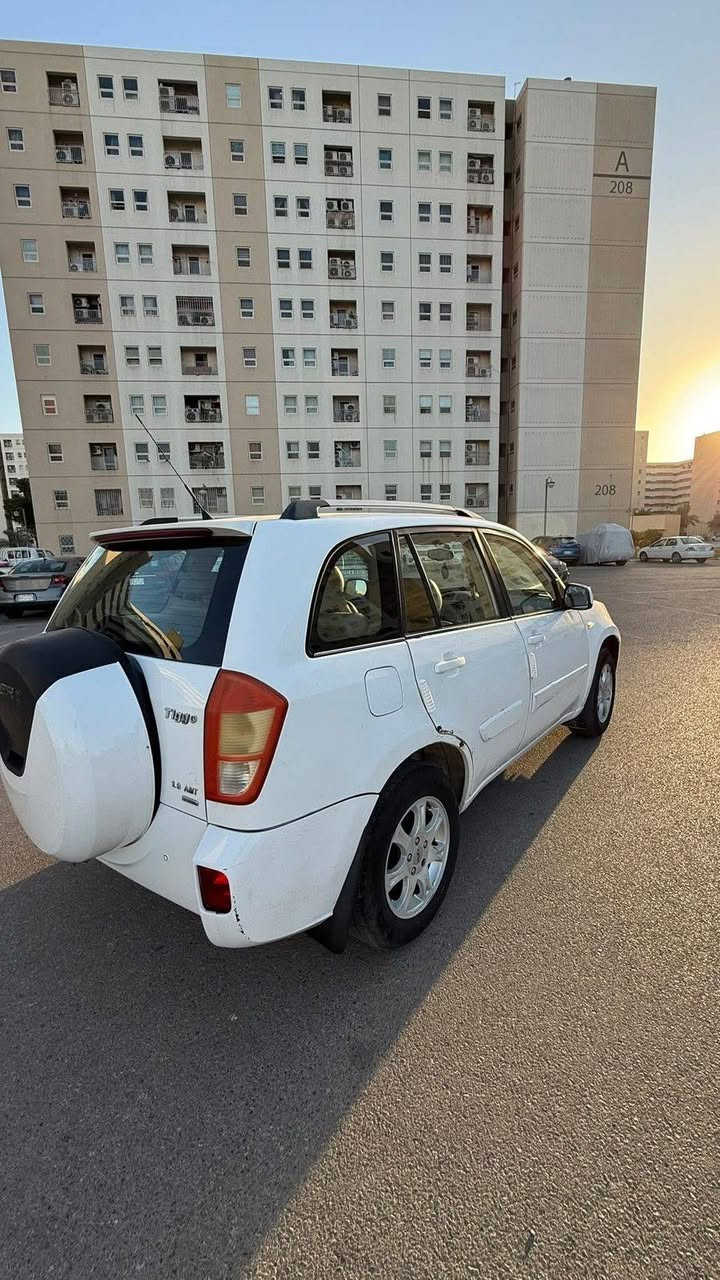 شيري تيكو
موديل ٢٠١٣ 
محرك ١٨٠٠ 
كيري كهربائي 
كهربائيات كلها شغالة 
تدفىة بلكشنات 
حساسات خلفية 
كير ومكينة زينات شوي بيها خشونة بلمكينة بس لا تبخير ولا تنقيص 
بيها جاملغ ودعامية مبدل واضح بلمنشور  ومعجون ما مصبوغ هم واضح بلصور وبيها مكانات خياس 
رايدها ب 48
رقمي ***********
