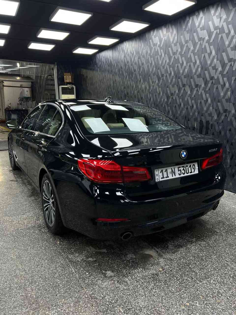 BMW للبيع 
530i 2019
فول مواصفات ماعدا الداتو شو 
تو ويل 
ماشية60 الف ميل 
بدون ايرباك فقط بنيد مبدل ومصبوغ
والحادث مثل ما موضح بلصور 
سعر السيارة 265وبيها مجال بسيط
مكاني بغداد زيونة 
 ***********
