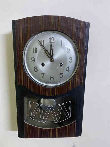 ساعة تكويك صينية استيراد الأجهزة الدقيقة بالثمانينات *********** واتساب اكو توصيل 
السعر ٥٠ الف
