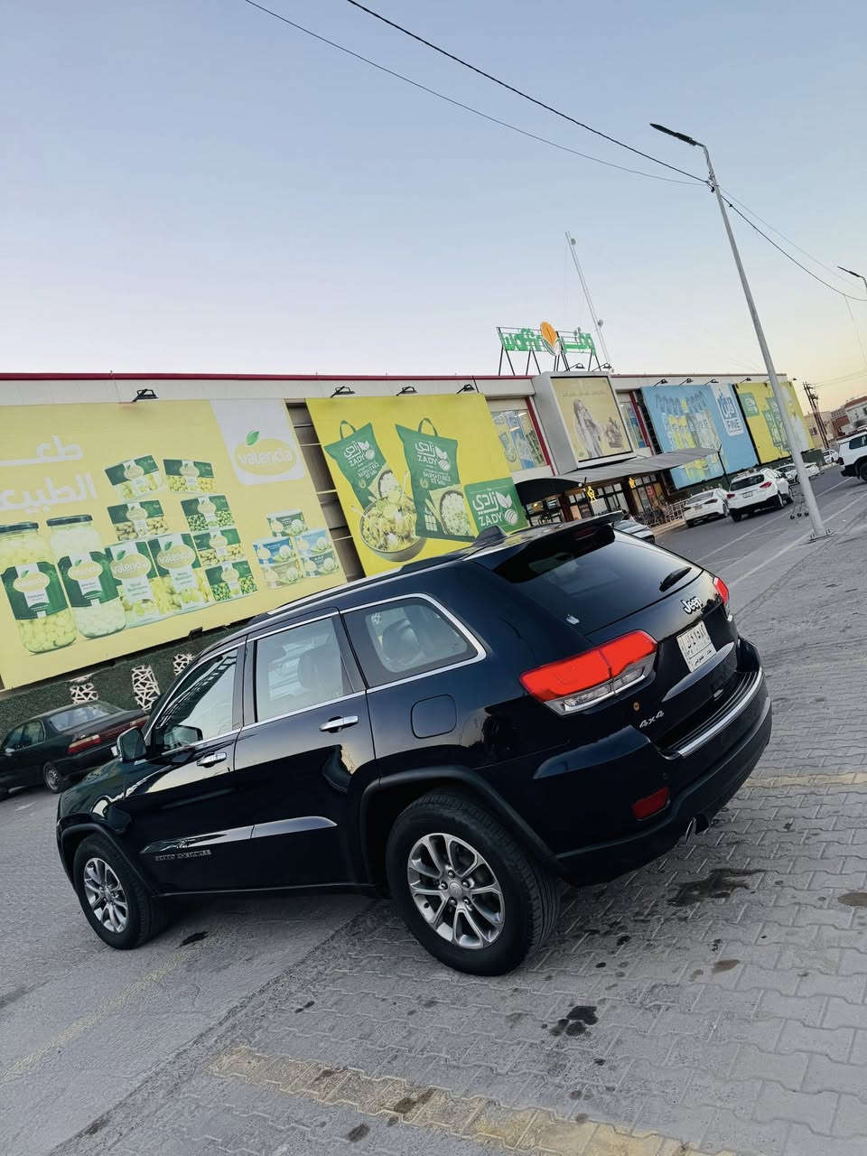 للبيع جيب لاريدو
موديل 2014 
اامريكي حادثة بنيد وجاملغ
 وبية باب بلعراق. مبدلة بلادي 
بدون صبغ  والباقي مكفول 
بية شكم رصعة  بسيطة 
الون نيلي  موصفات فول 1 ع 1
محرك 6 سلندر 3600 
سلايد روف بصمة ابواب وجنطة 
لد امامي خلفي دمام خلفي جنطة كهرباء
تحكمات فول شفتات ستيرن فور ويل 
حساس خلفي شاشة كامرة  كشنات جلد 
كشنات كهرباء دبل  موس وضع قيادة
ستيرن حراري تبريد مقاعد تدفى ويل كروم 
وباقي موصفات المعروفة 
سيارة جاهزة كير مكينة ممفتوح برغي بيهن
ماشي 107 حقيقي  تخم تاير جديد 
تبريد تدفى كلشي شغال. شرط وين يعجبك
رقم بغداد الماني سنوية جديد. تحويل مباشر  
السعر 165 بية مجال 
رقمي***********
مكاني النجف الاشرف
