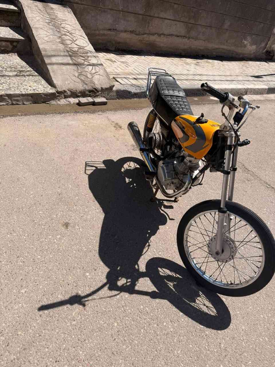 سلام عليكم للبيع نامه شلامجه اصلي برغي ما مفتوحة بيه مكينه جديدة الدراجه بلادية مو تعمير ادوات ادوات مكفوله من السرقه لسعر ٥٠٠وبيه مجال لشراي مكاني بصرة القبله ***********
