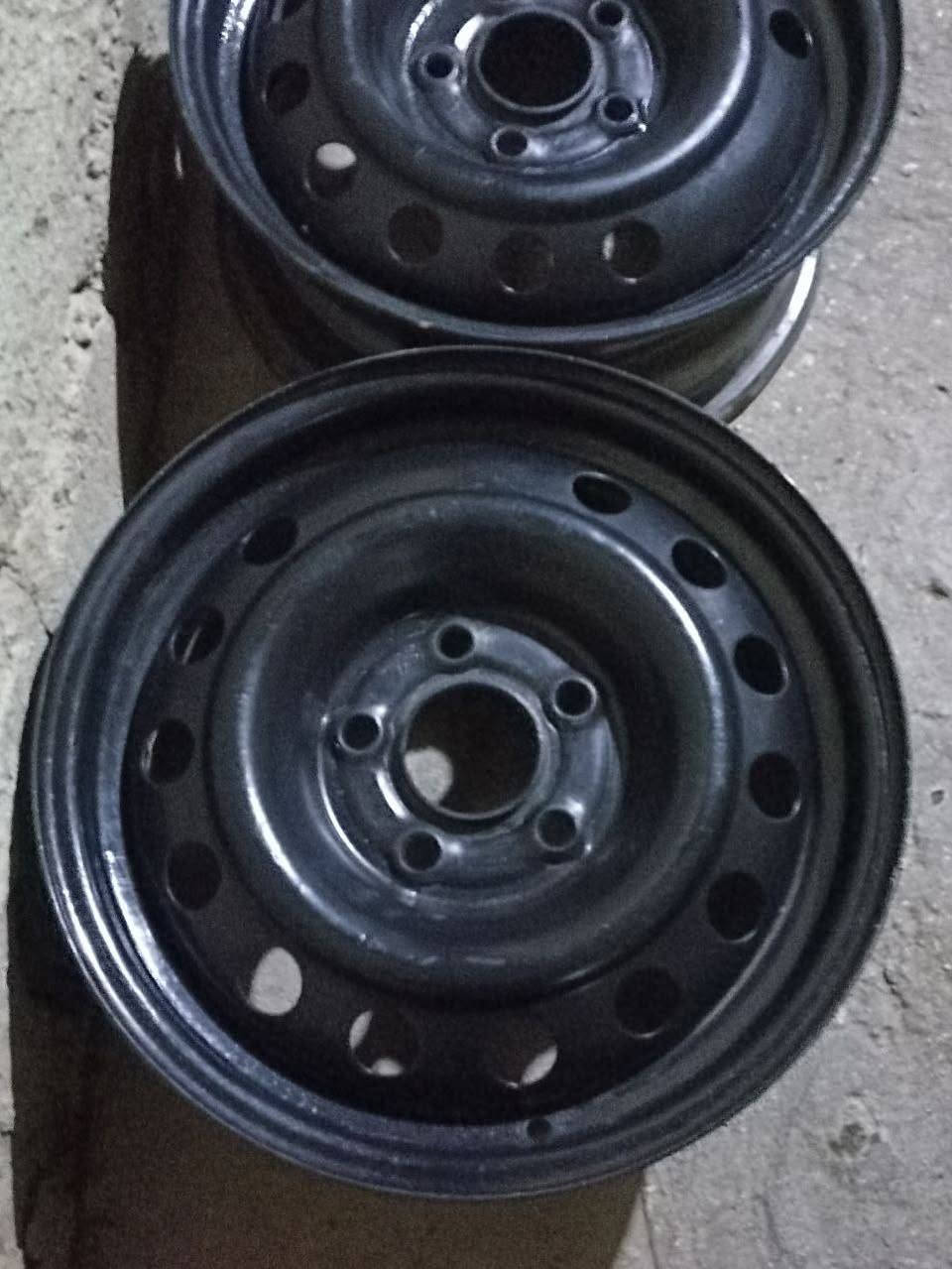 السلام عليكم
للبيع أو المراوس 
ويالة حجم 15
ويالة كوريات الصناعة
مكفولات من أي عواج أو فطر
لسيارات: 
صول
سوناتا
اوبتما
النترا
افانتي

السعر 125 وبيهن مجال
والعنوان بابل 
يتوفر واتساب: ***********
