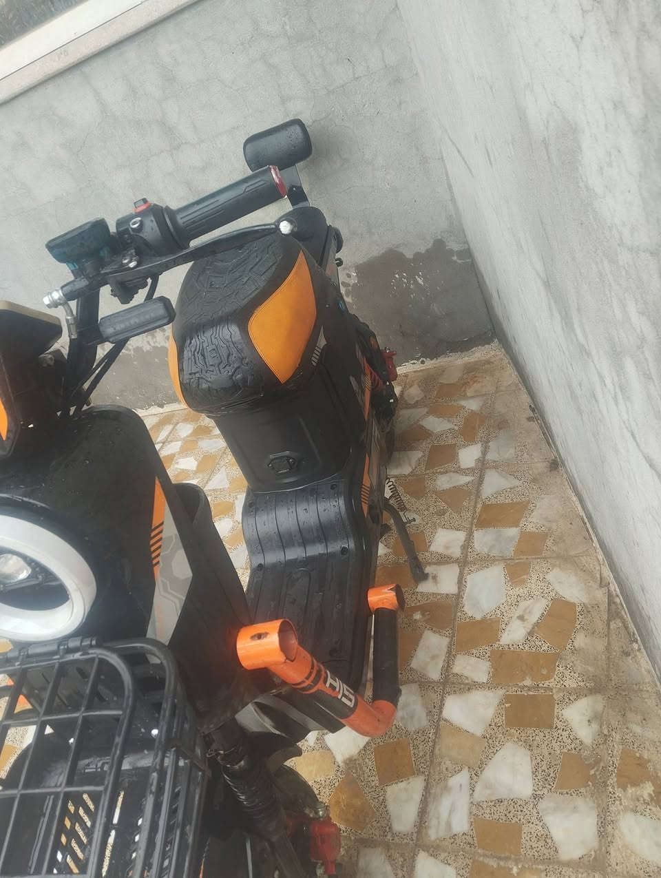 سلام عليكم.  لبيع موصفات معروفا 5 بطاريات شرط. شرط   و عل فحص نضيف انضف من الصوره.  الدرع ونضافه موضح نفس ما بل صوره
سعر 275 قفله لا تخابر وتعامل وما تجي 
***********  مكاني زيونه الي بل شلالات
