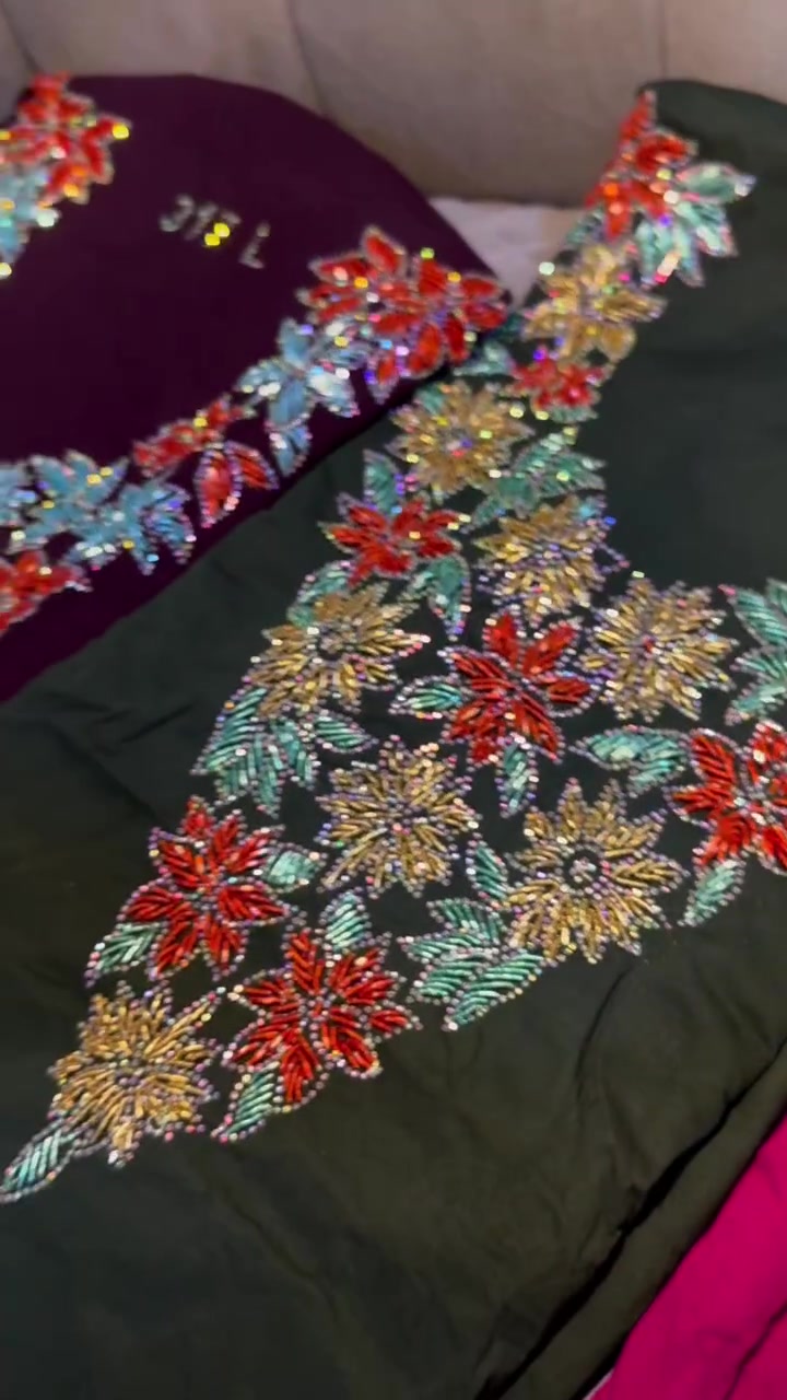 مخور شغل يدوي السعر ٣٠ الخياطه حسب القياس  #مشاهدات #العراق #خياطه


**إذا كنت صاحب هذا الإعلان وتريد حذفه لأي سبب، رجاءا أرسل رسالة إلى الدعم الفني**
